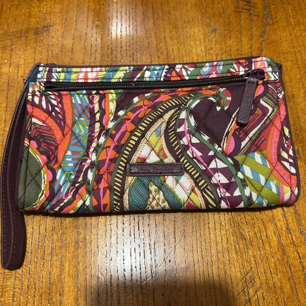 Vera Bradley Heirloom Paisley RFID Front Zip Wristlet EUC!!